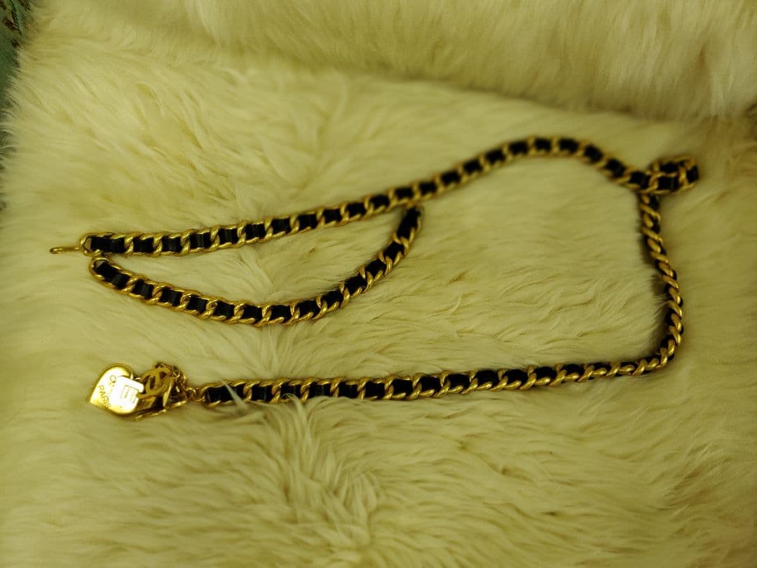 CHANEL シャネル　ゴールドチェーンベルト チャーム付き