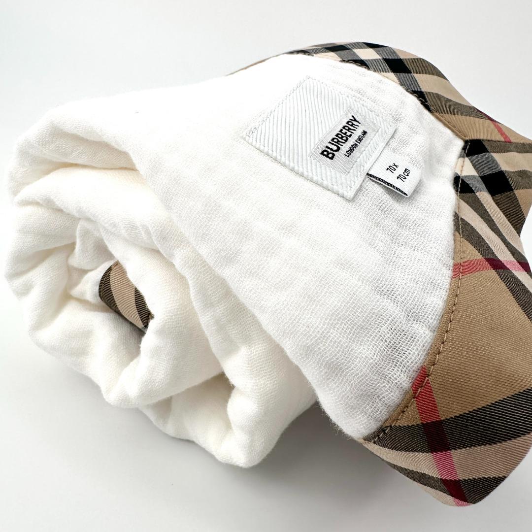 【未使用品】バーバリー　おくるみ　baby赤ちゃん　出産祝い　ブランケット