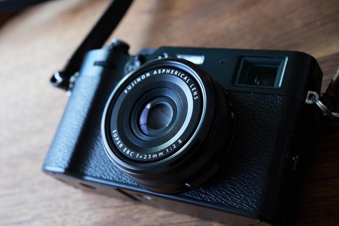 【美品】Fuji X100VI ブラック + おまけアクセサリー多数付き