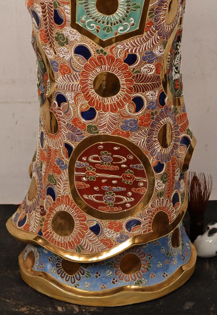 R　九谷焼　八幡窯　特大　色絵金彩観音菩薩像　置物　高90㎝　重さ15㎏