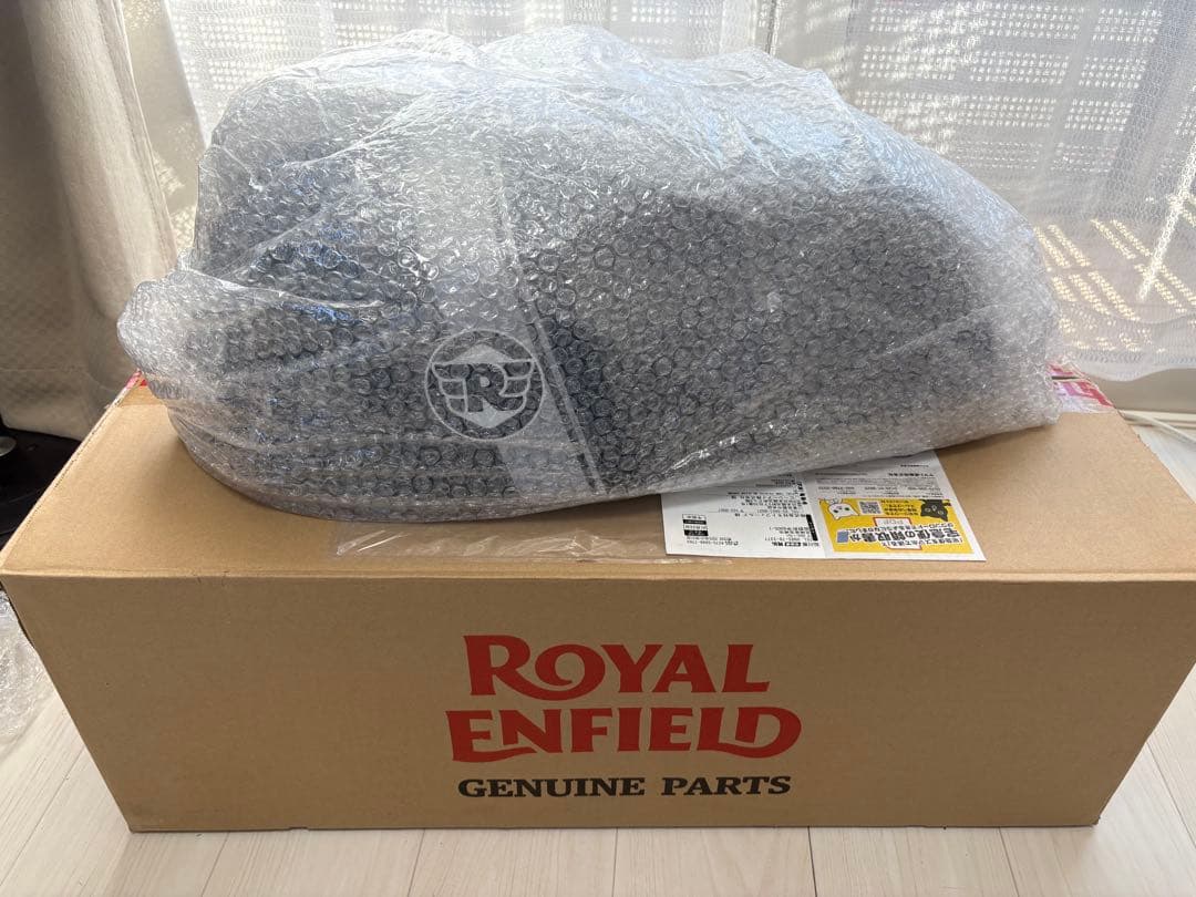 コンチネンタルgt650 タンク　ロイヤルエンフィールド