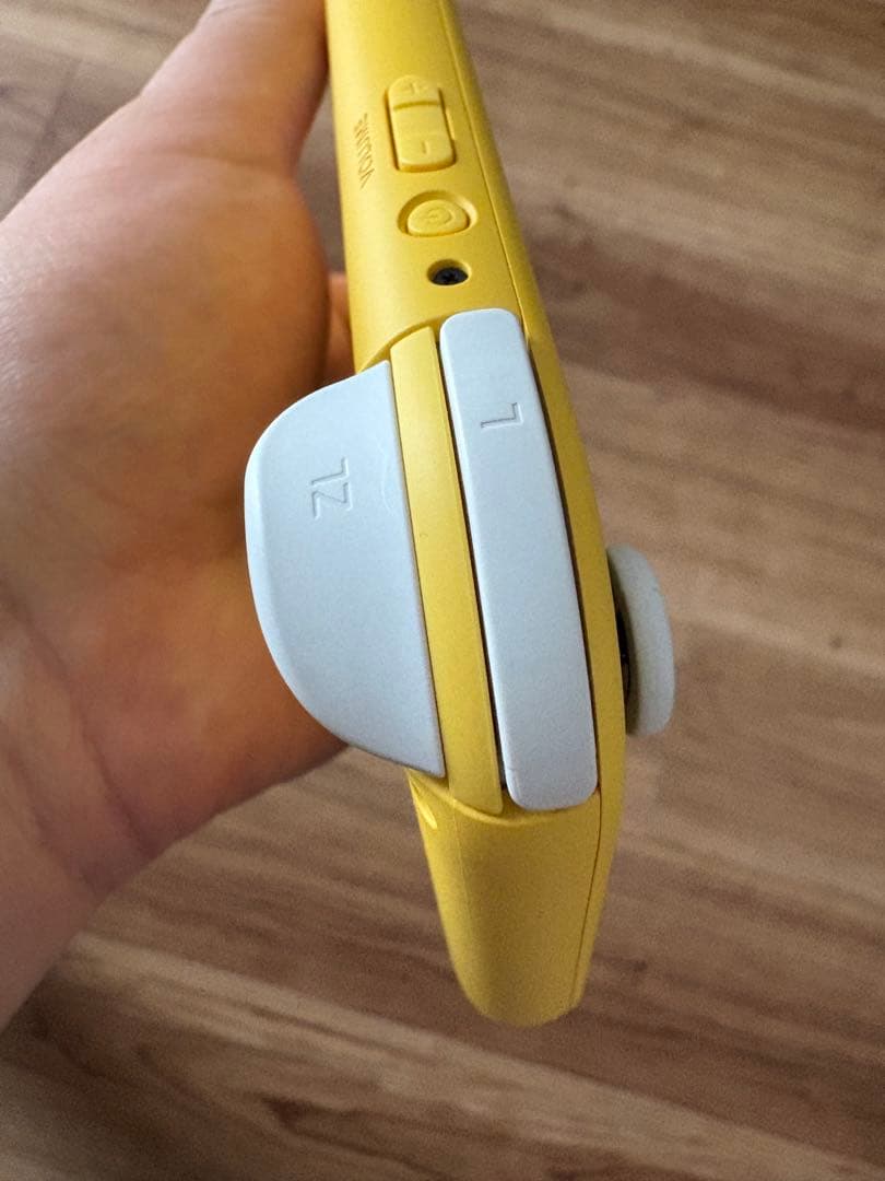 ほぼ未使用のNintendo Switch Lite イエロー