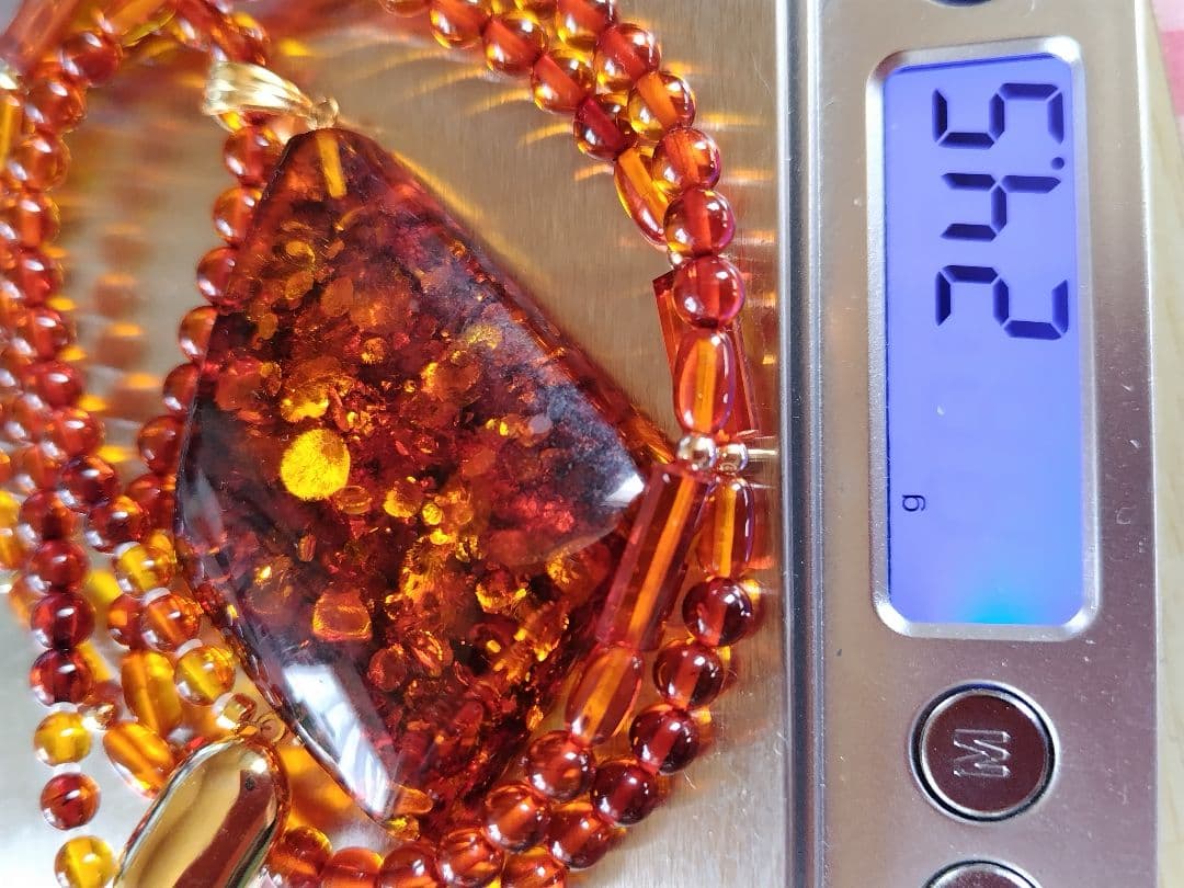 K18 迫力の特大トップ付き、本琥珀のセミロングネックレス