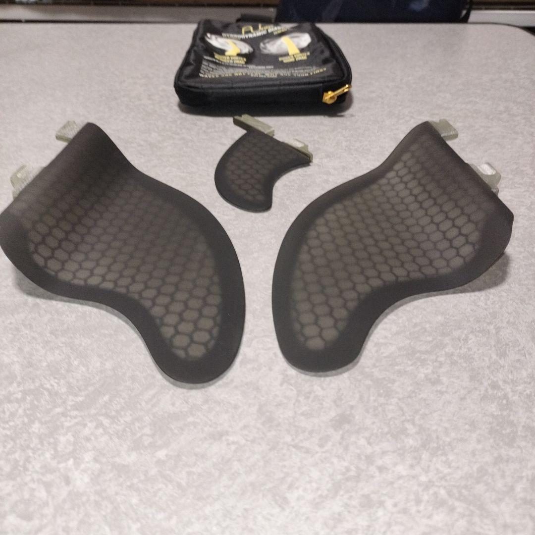 AU FINS KILOS ２＋１ FCS2 ツイン スタビ キール