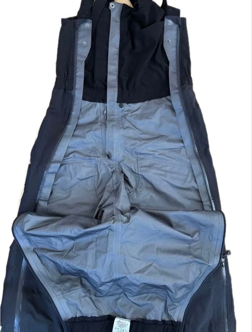 ホグロフス アトム ビブ　Sサイズ