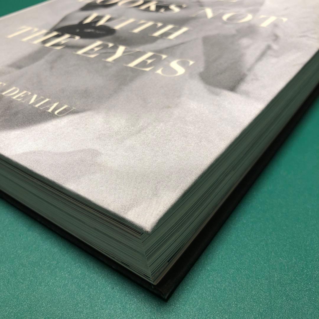 洋書 LOVE LOOKS NOT WITH THE EYES