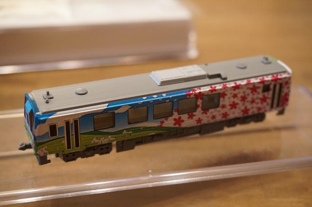 TOMIX製 キハ120系　美祢線　「美祢号ラッピング車両」　M車