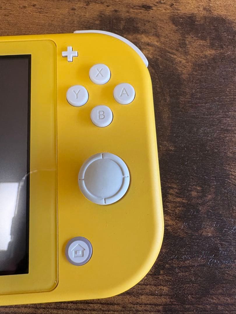 Nintendo Switch Lite イエロー 箱付きでの発送も可能