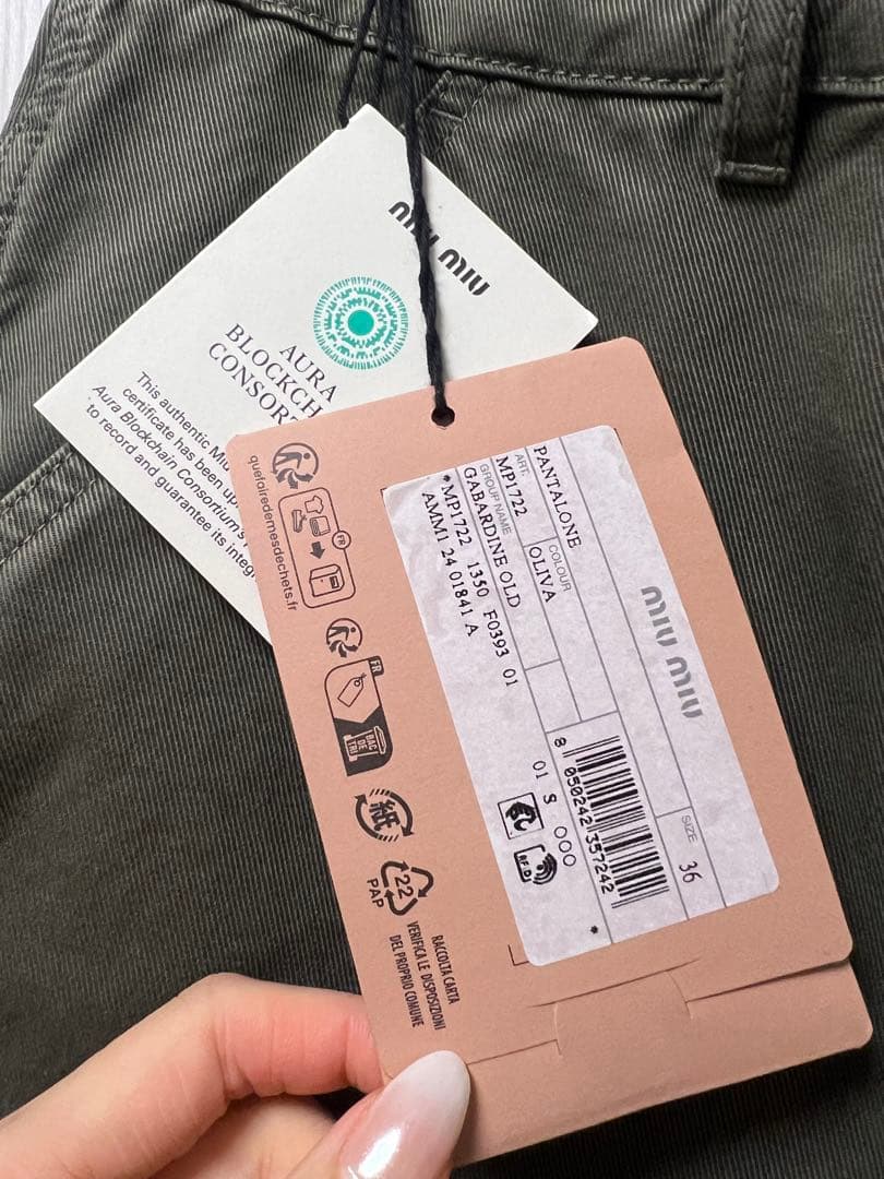 新品タグ付き MIUMIUカーゴパンツ 36値下げ不可