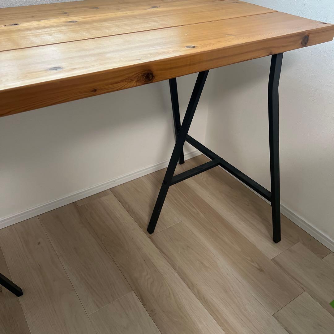 ナチュラルウッドの木製デスク