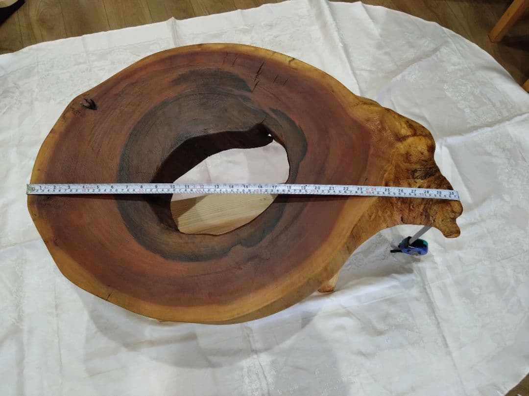 欅の輪切りテーブル㉖　樹齢約150年の欅の一点物　欅の耳付き自然木のローテーブル