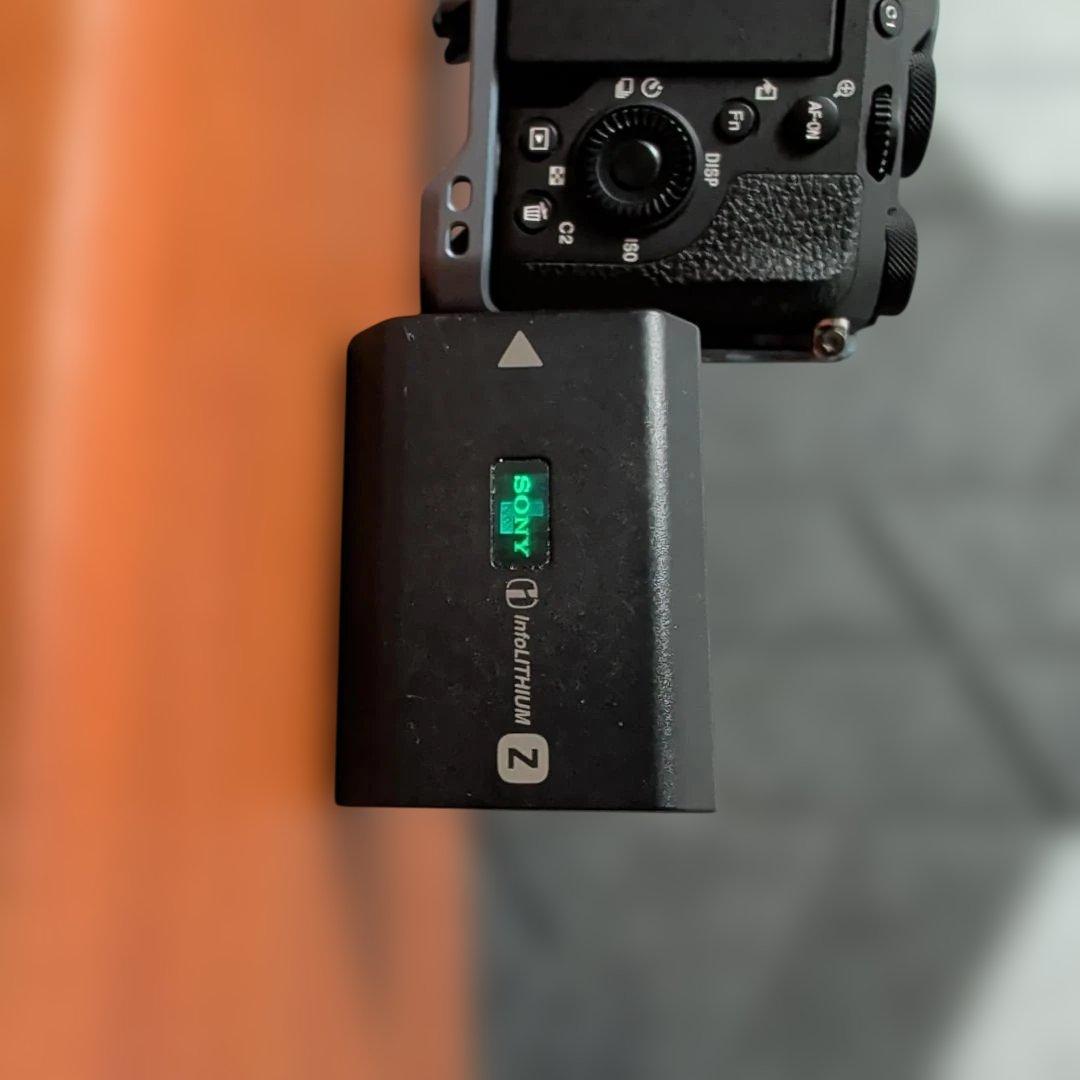 美品 Sony A7C II 本体 シャッター数8860 ケージ付