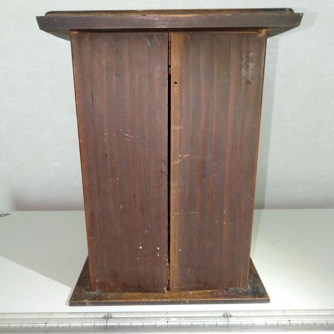 武士の置物　木製　扉付き木製箱付き １体