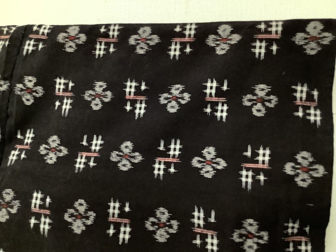 アンティークの久留米絣の黒絣のお着物。単。