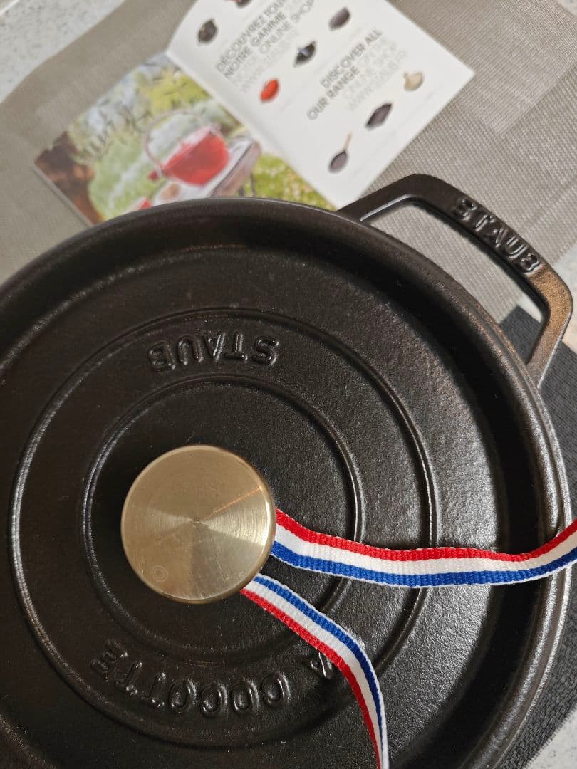 美品 ストウブ鍋ピコ・ココット ラウンド22cm マットブラック