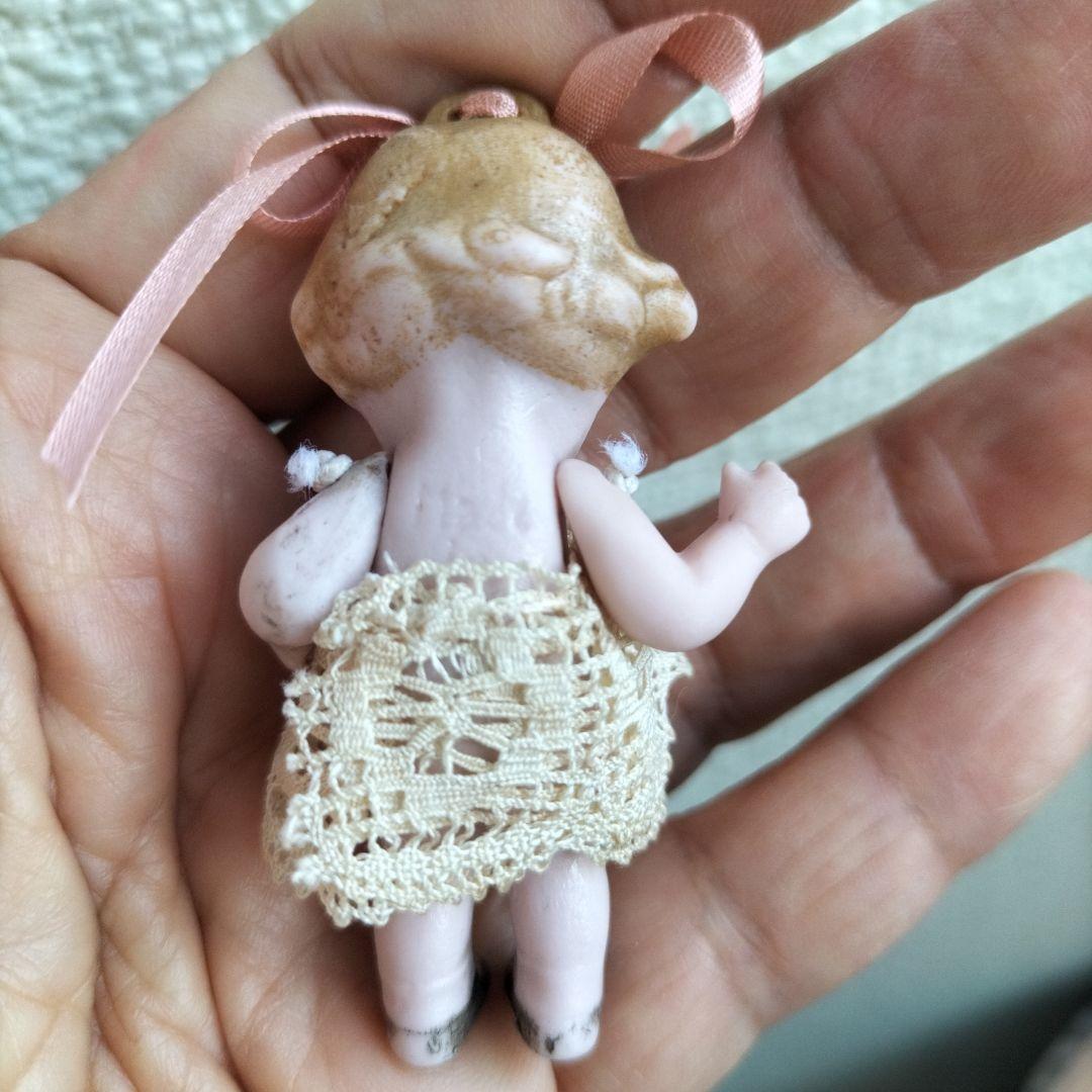 ドイツ　アンティーク　HERTWIG ミニチュアビスクドール　頭にリボン　女の子