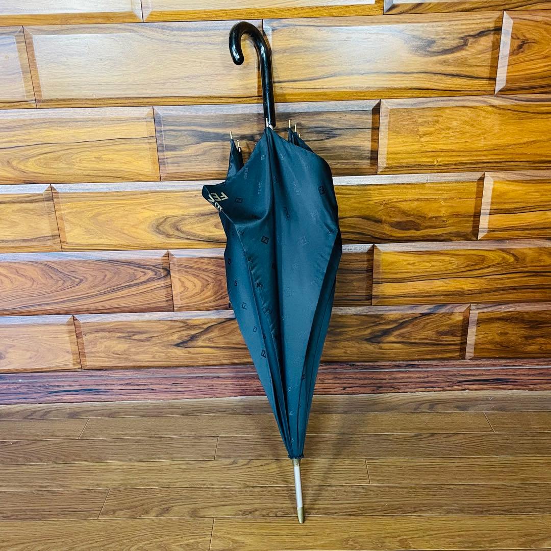 新品未使用 FENDI フェンディ ズッカ柄 傘 手開き式 黒 ブラック 長傘