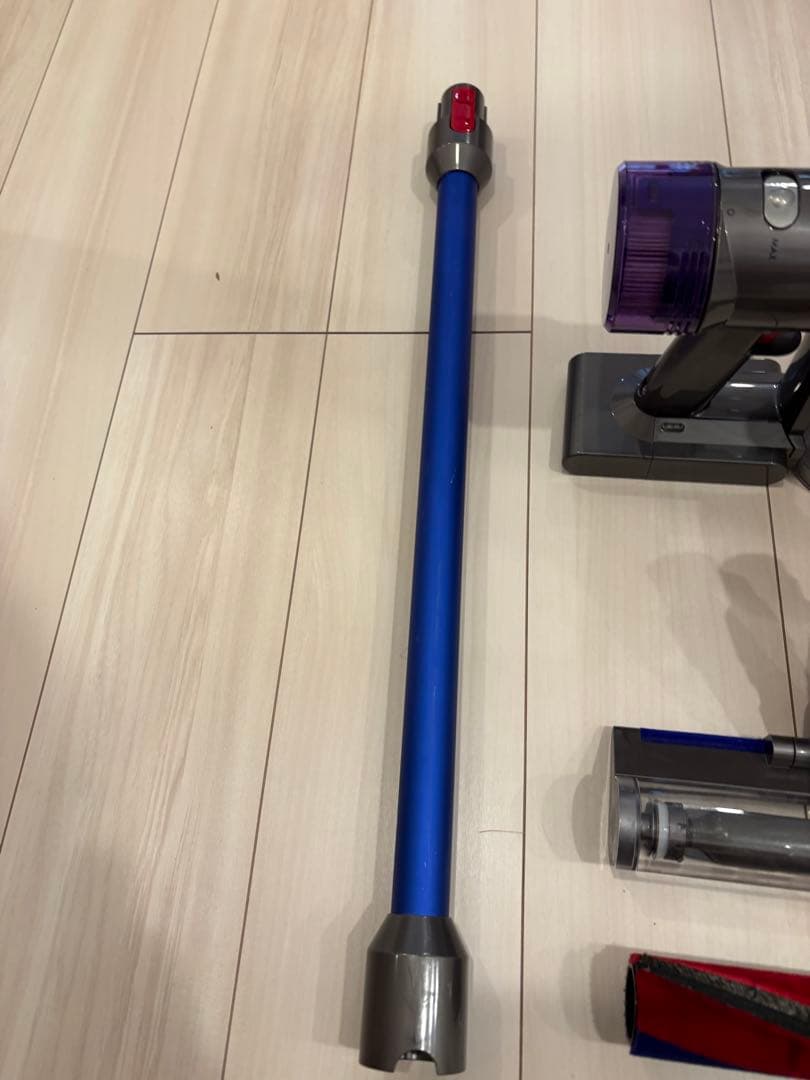 ★ダイソン★ 美品！Dyson V8 Slim Fluffy Extra