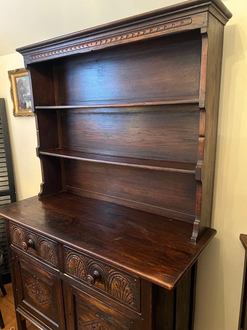 英国アンティーク木製彫刻装飾付きキャビネット