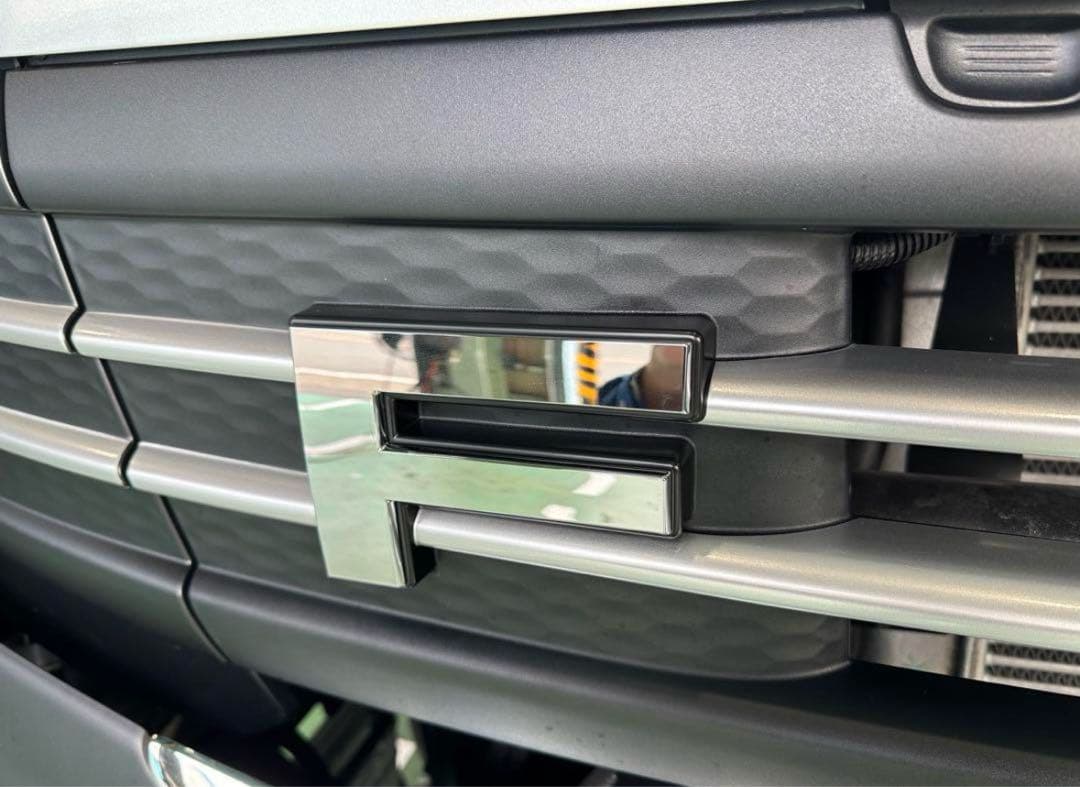 シルバー　 4段グリル　新型　FUSO スーパーグレート　ステッカー　出張可能