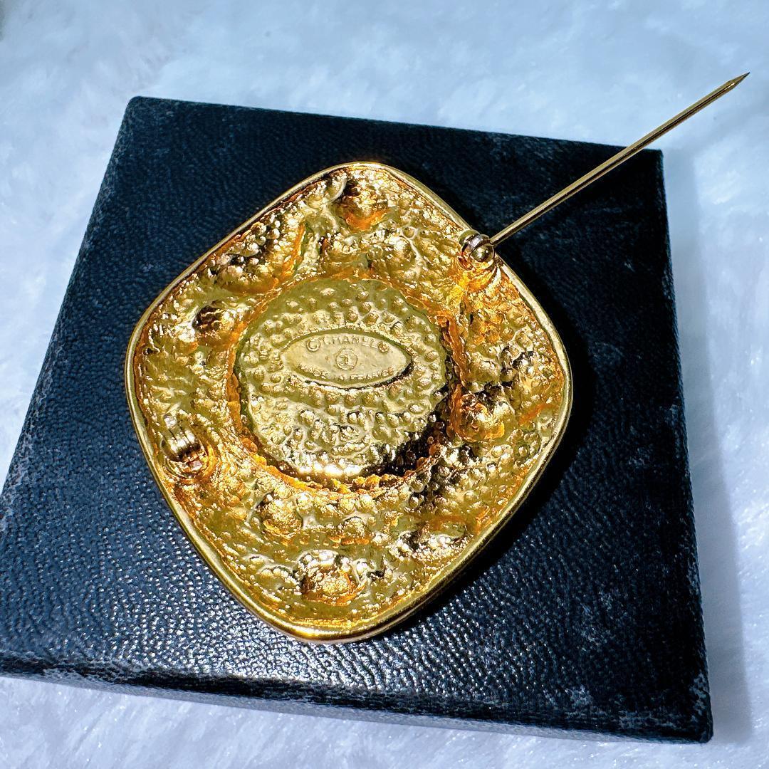 シャネル ブローチ　菱形 大粒　フェイクパール　イミテーションパール　カメリア