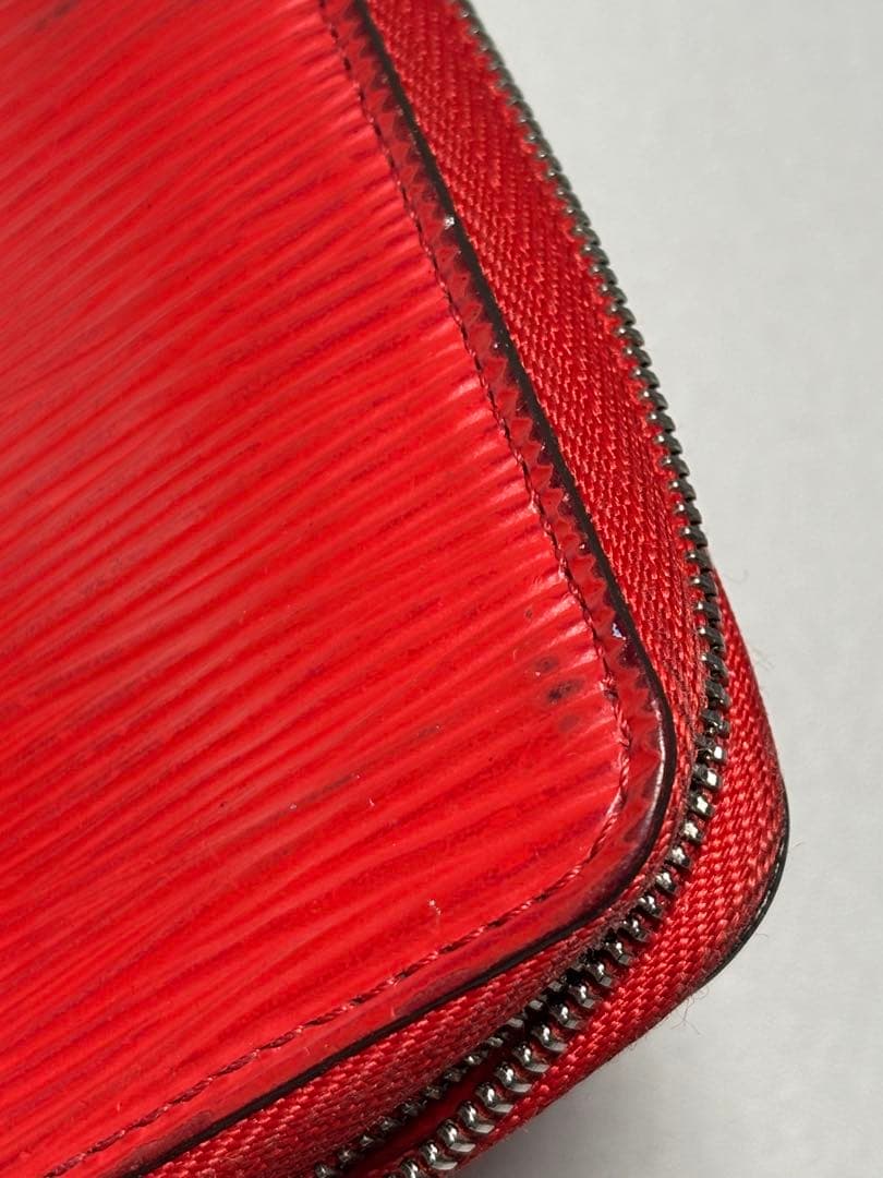 LOUIS VUITTON ルイ・ヴィトン ジッピーパース　エピ　レッド
