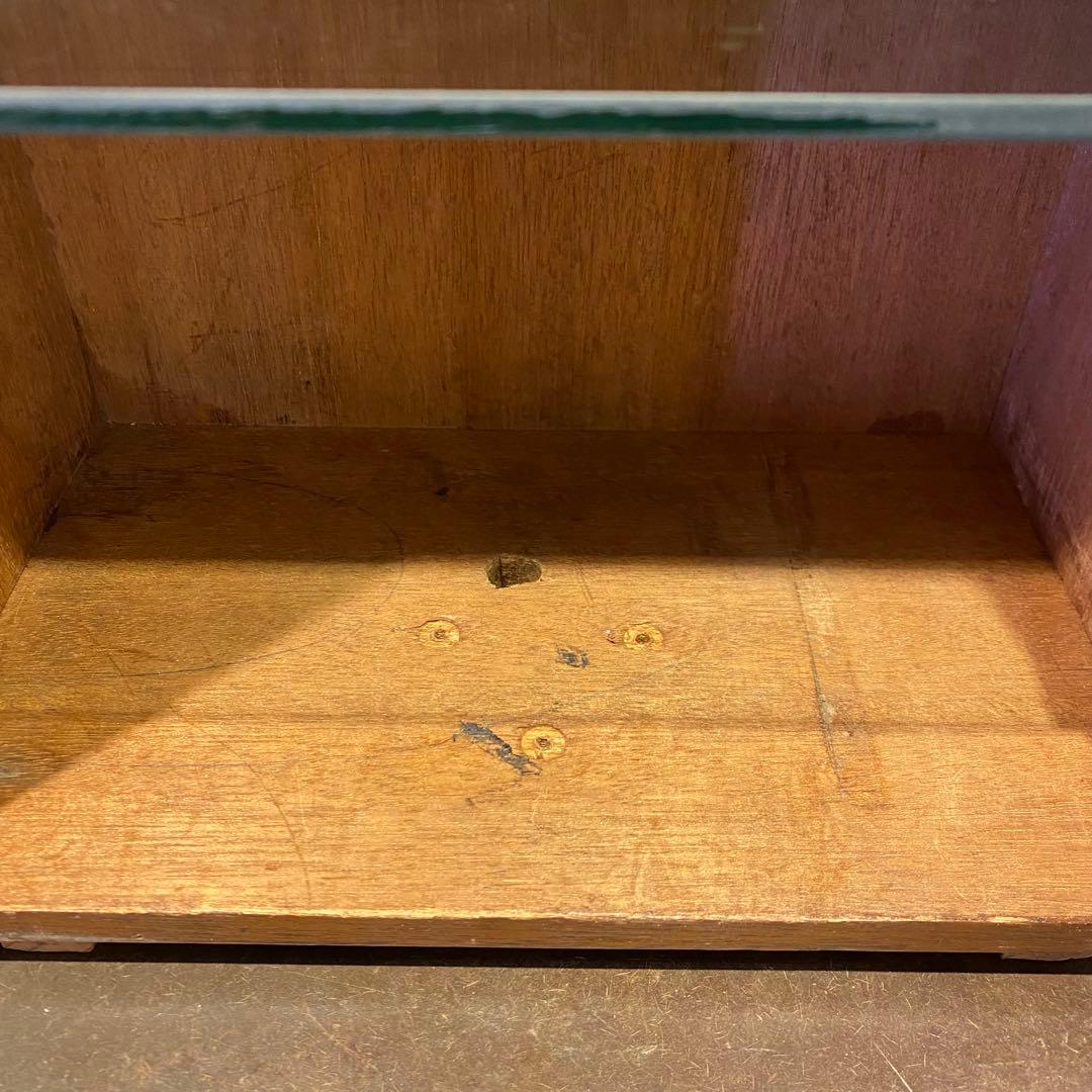 扉と持ち手の付いた古い二段ガラスケース アンティーク