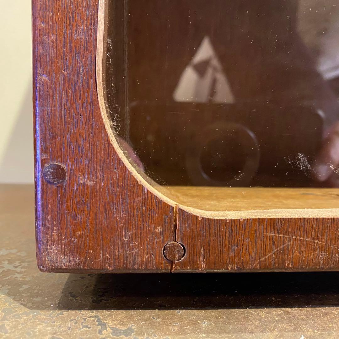 扉と持ち手の付いた古い二段ガラスケース アンティーク