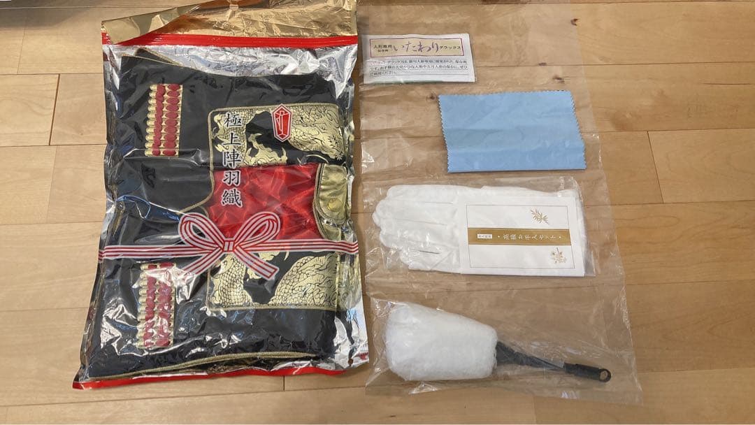 【オルゴール付】美品　五月人形 ケース付き 伝統的デザイン