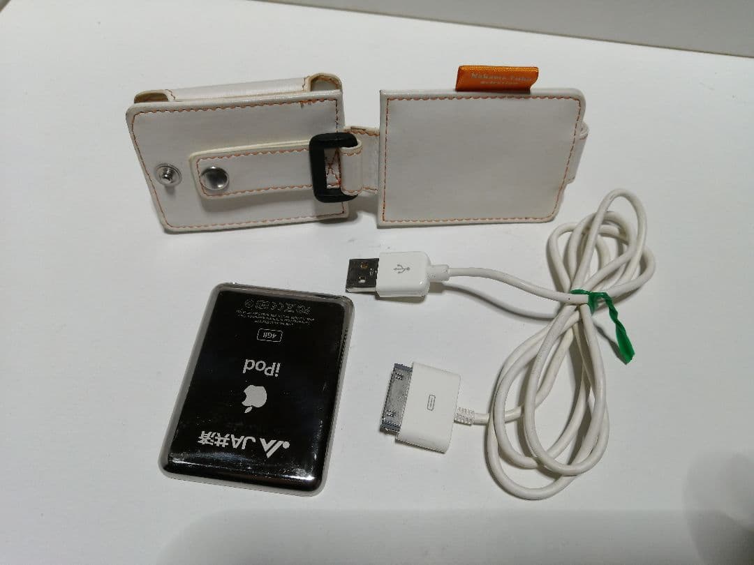 ipod nano 4GB 第3世代　JAロゴ刻印付 　白レザーケース付