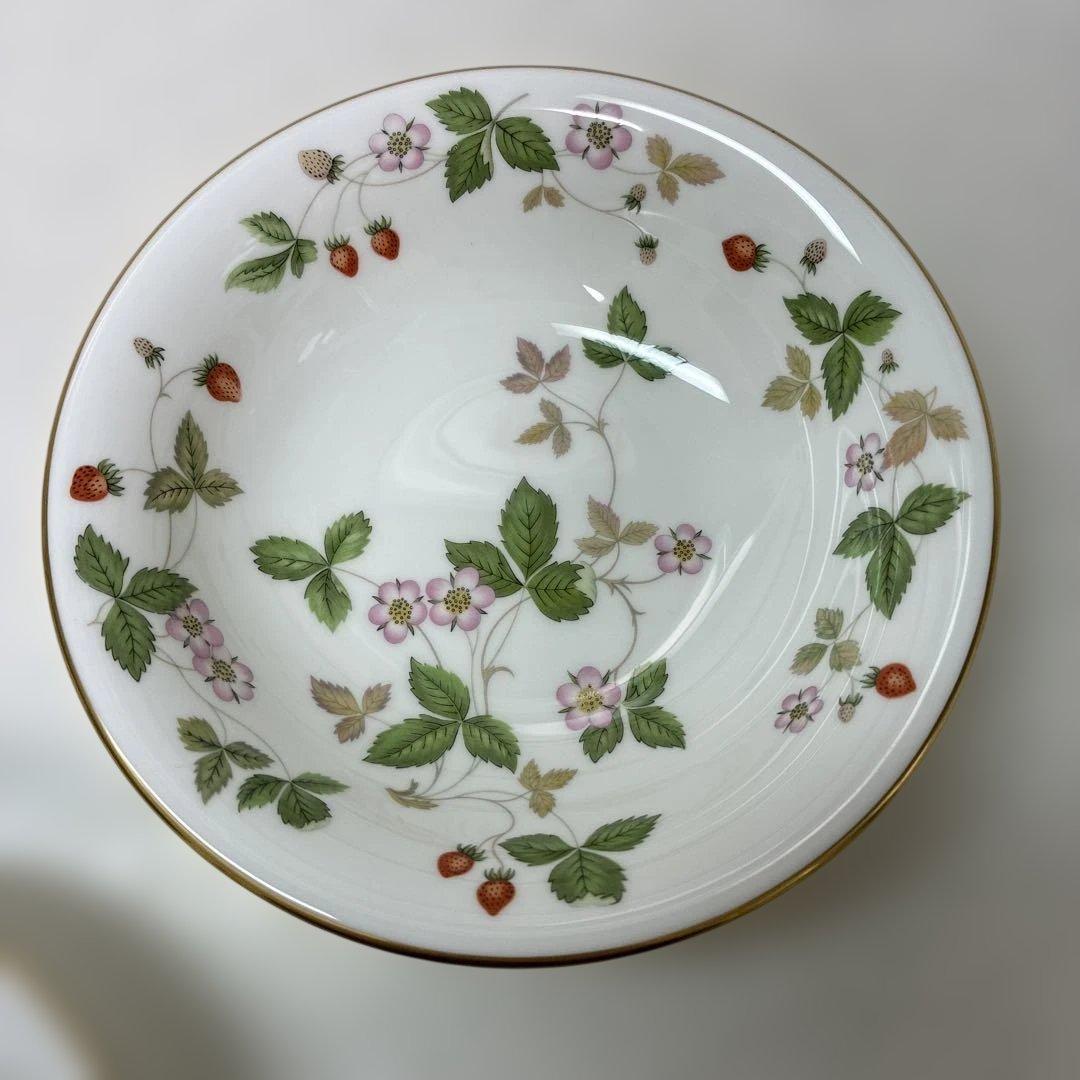 【美品】ウェッジウッド　ワイルドストロベリー　サラダソーサー　黒壺4枚