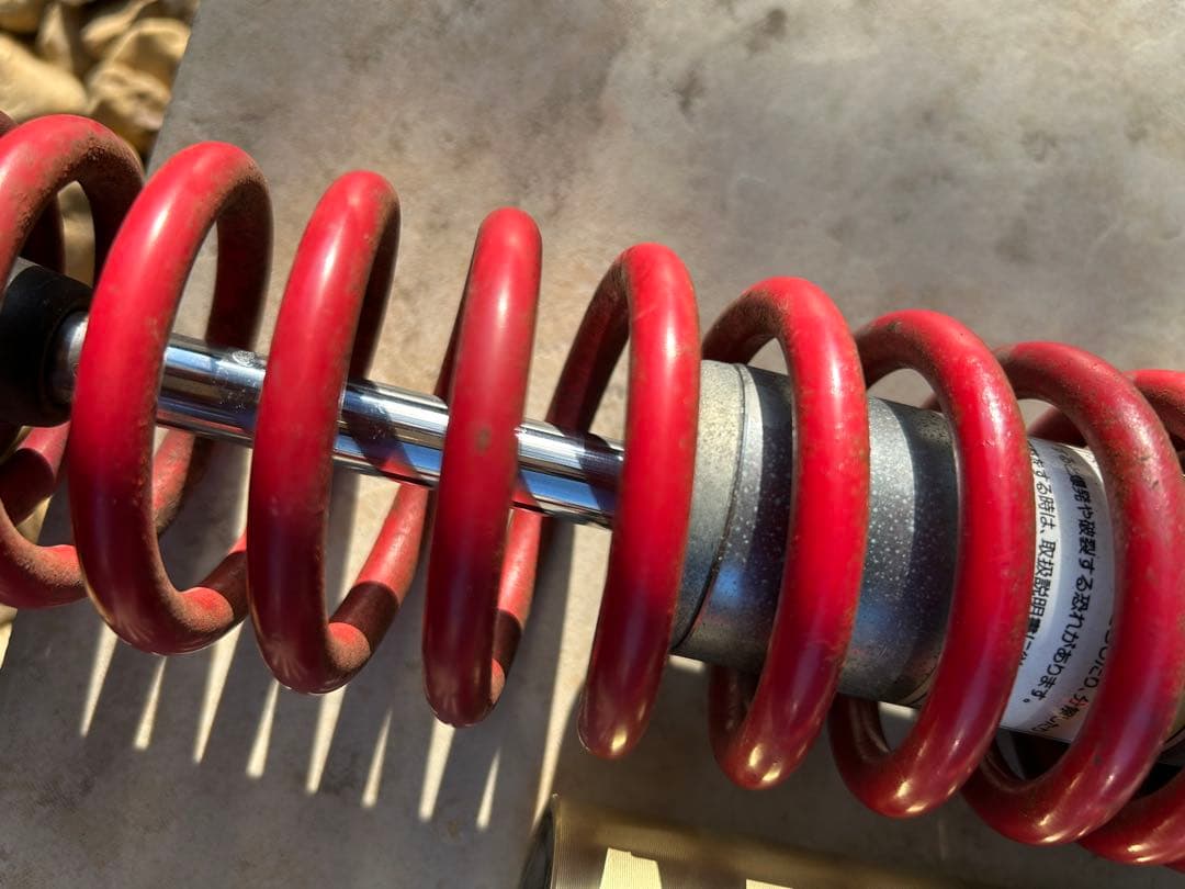 SHOWAサスペンションショック 赤/タンク　ゴールド イナズマ1200