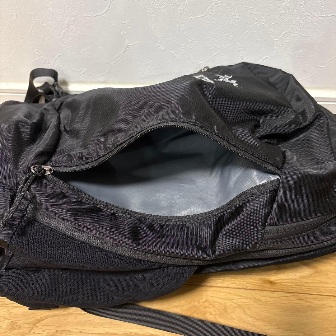 ARC'TERYX ブラック バックパック マンティス26
