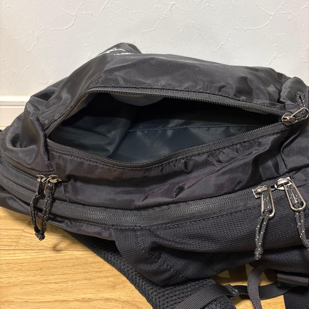 ARC'TERYX ブラック バックパック マンティス26