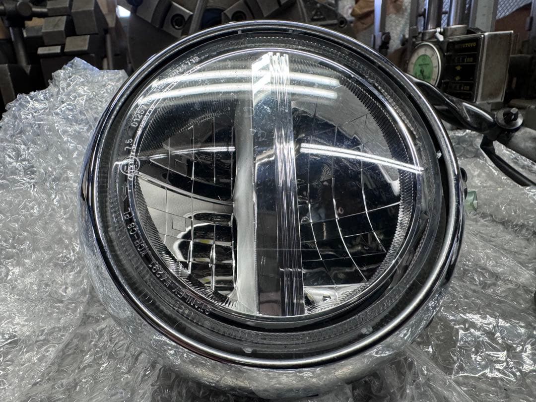 ホンダ　スーパーカブ　純正LED ヘッドライト