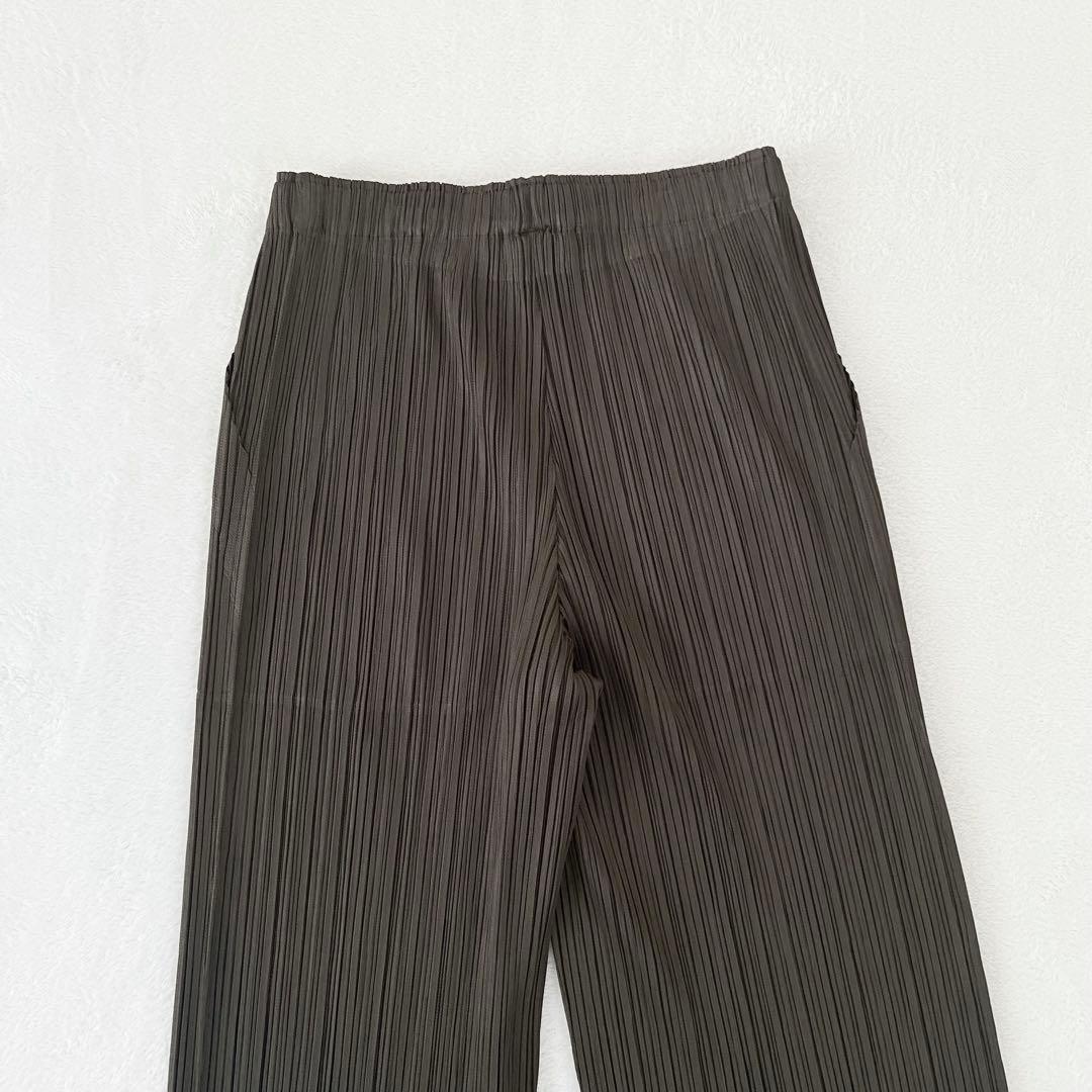 極美品　プリーツプリーズ イッセイミヤケ　ボトムス　ダークブラウン　0