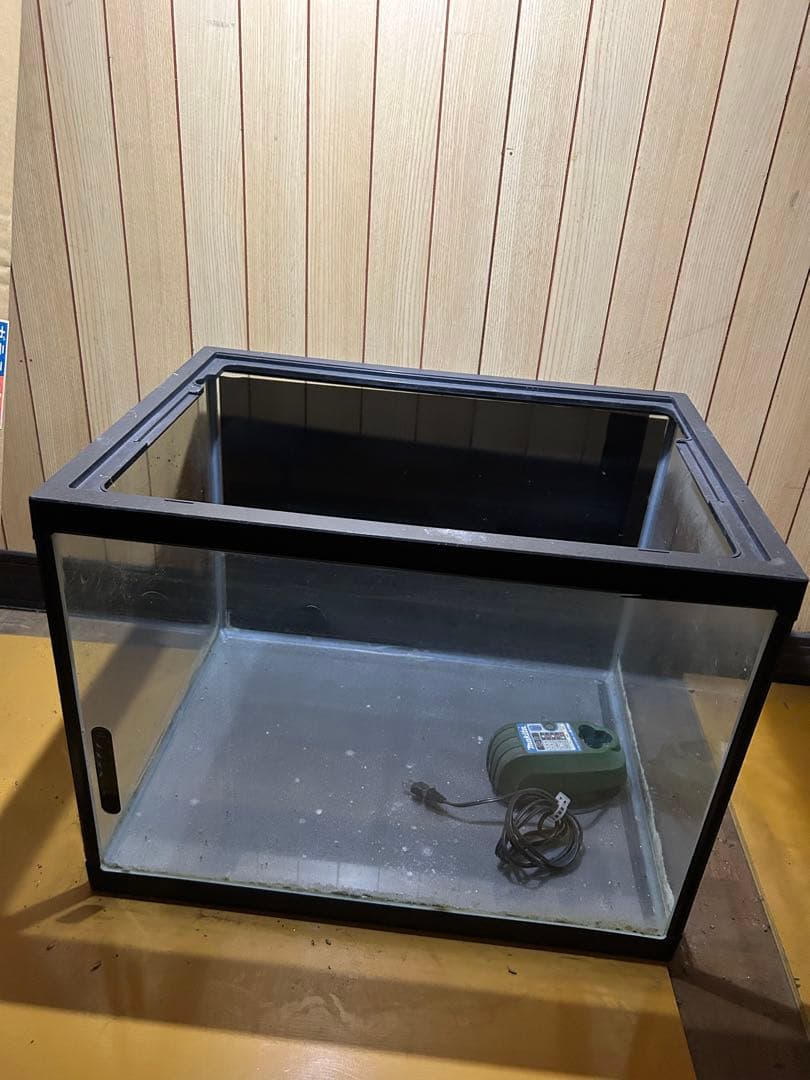 水槽用木製棚と小型水槽セット。シュリンプ育成用