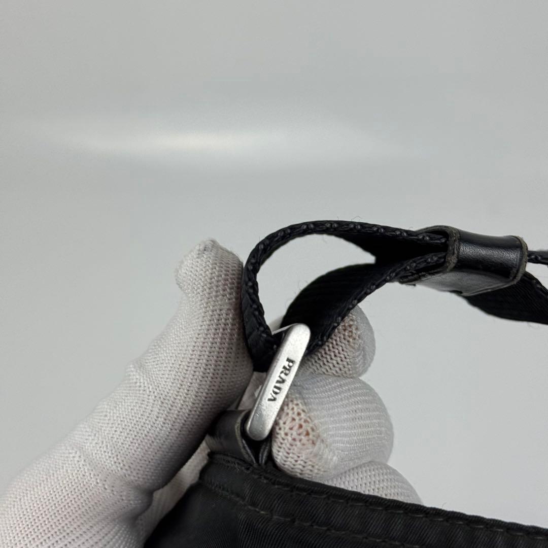 PRADA プラダ ショルダーバッグ 斜めがけ ナイロン 三角ロゴ 黒 白タグ