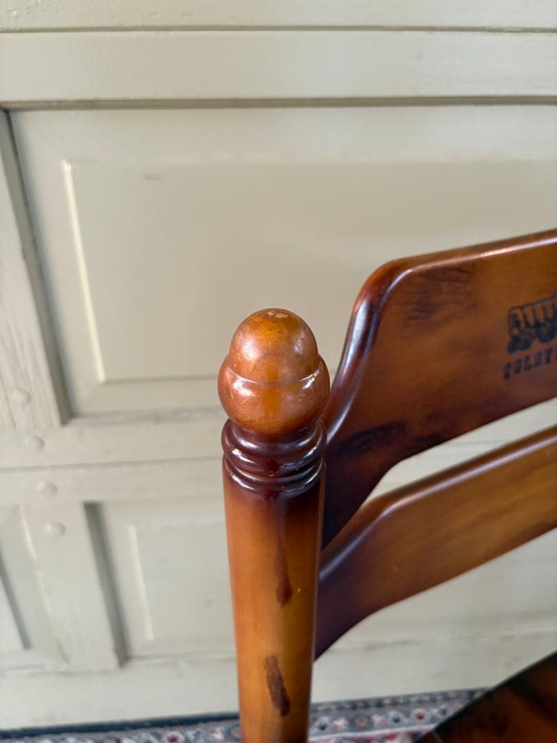 90年代 オールドカリモク椅子 2脚セットコロニアル ダイニングチェア 馬車刻印