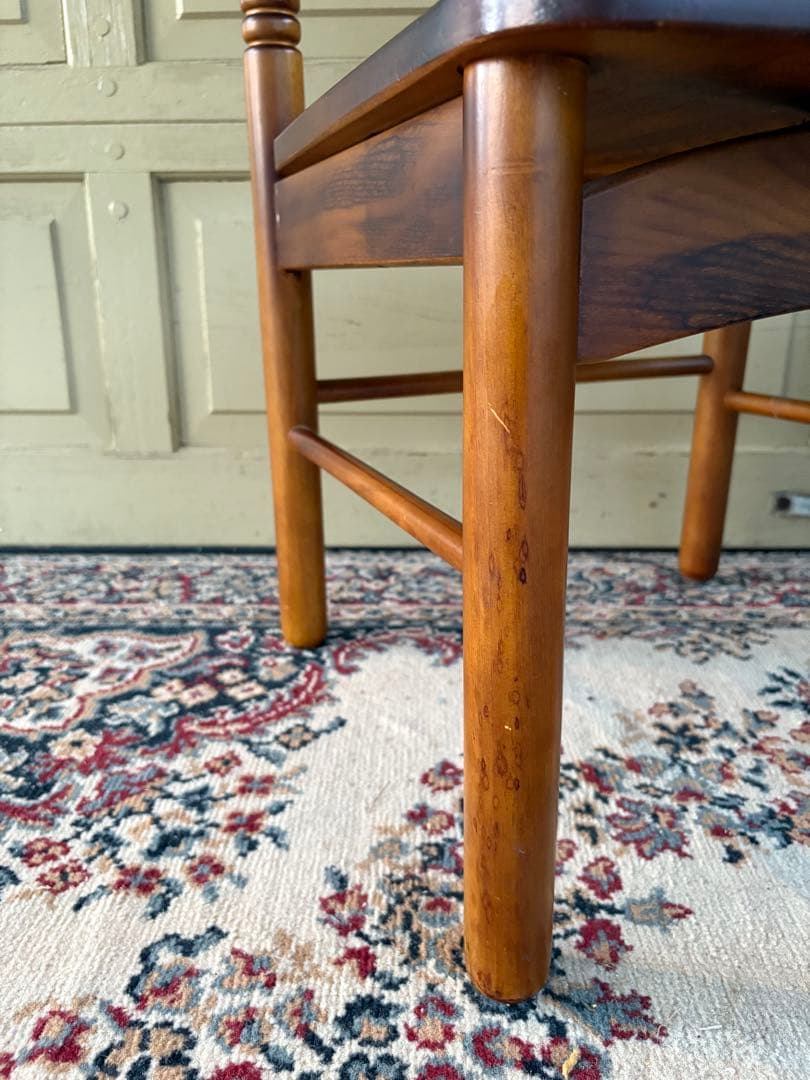 90年代 オールドカリモク椅子 2脚セットコロニアル ダイニングチェア 馬車刻印