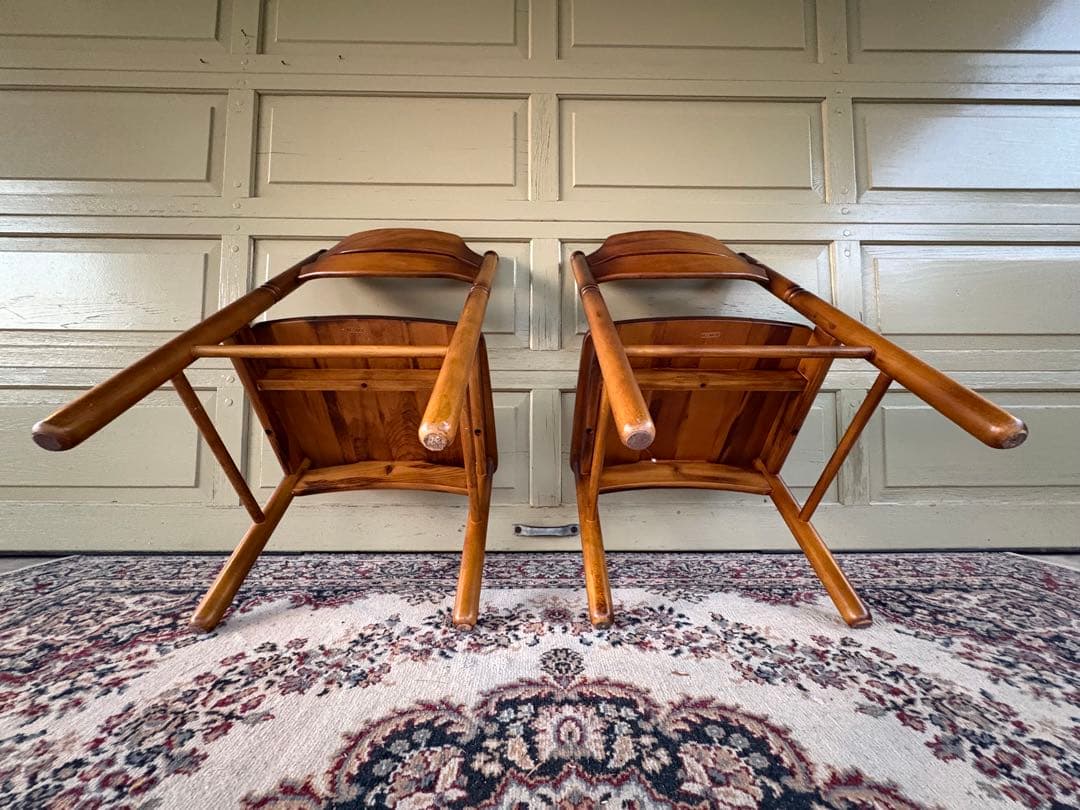 90年代 オールドカリモク椅子 2脚セットコロニアル ダイニングチェア 馬車刻印