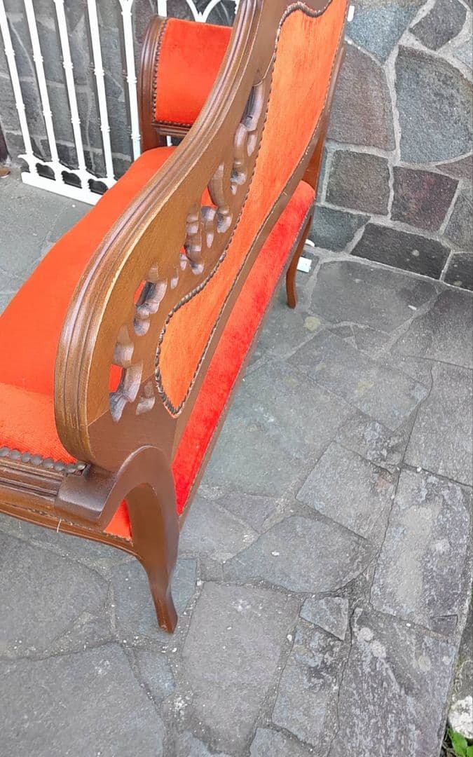 イギリスアンティーク ビクトリアンスタイル オレンジベルベットソファ