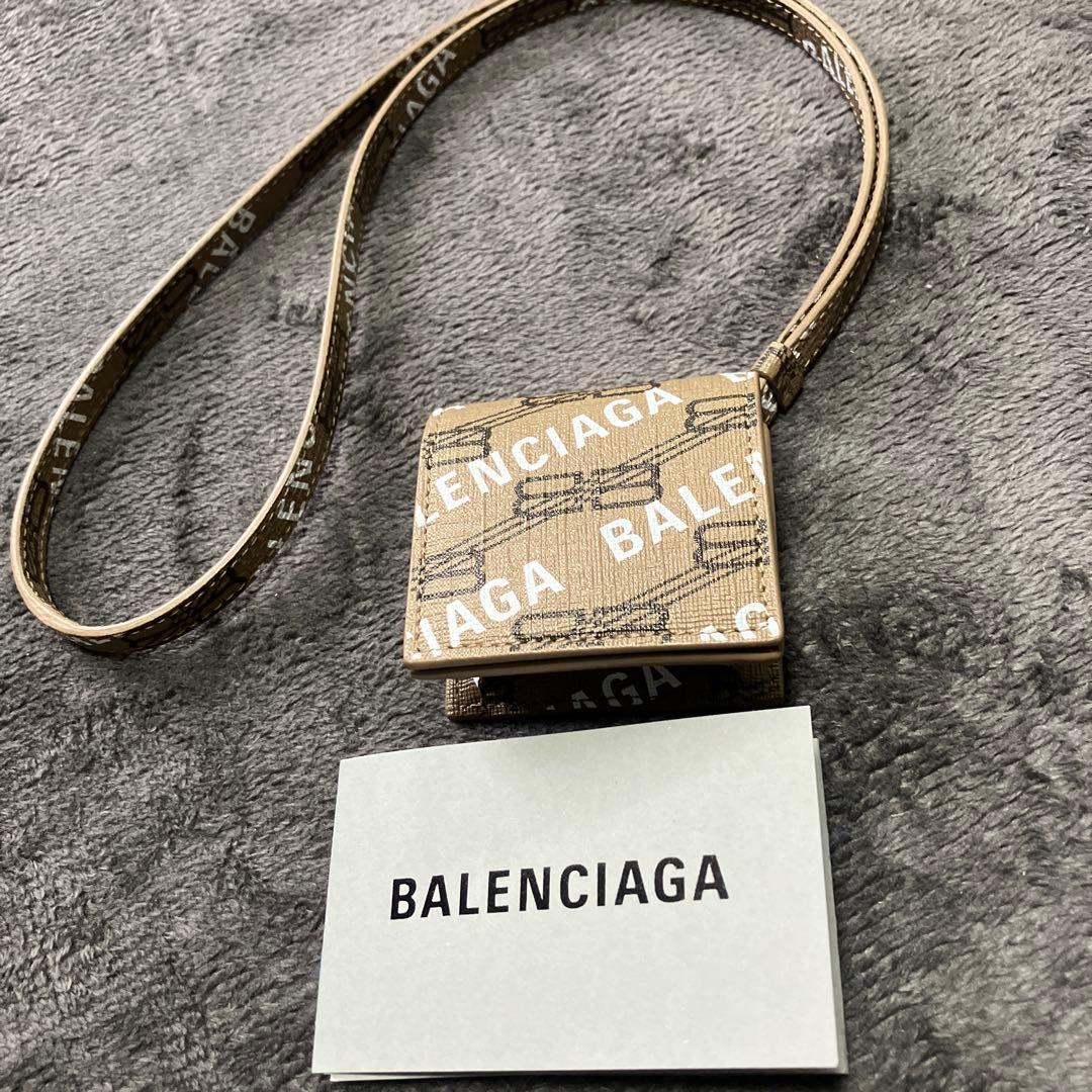 AirPodsケース　第3世代　バレンシアガ