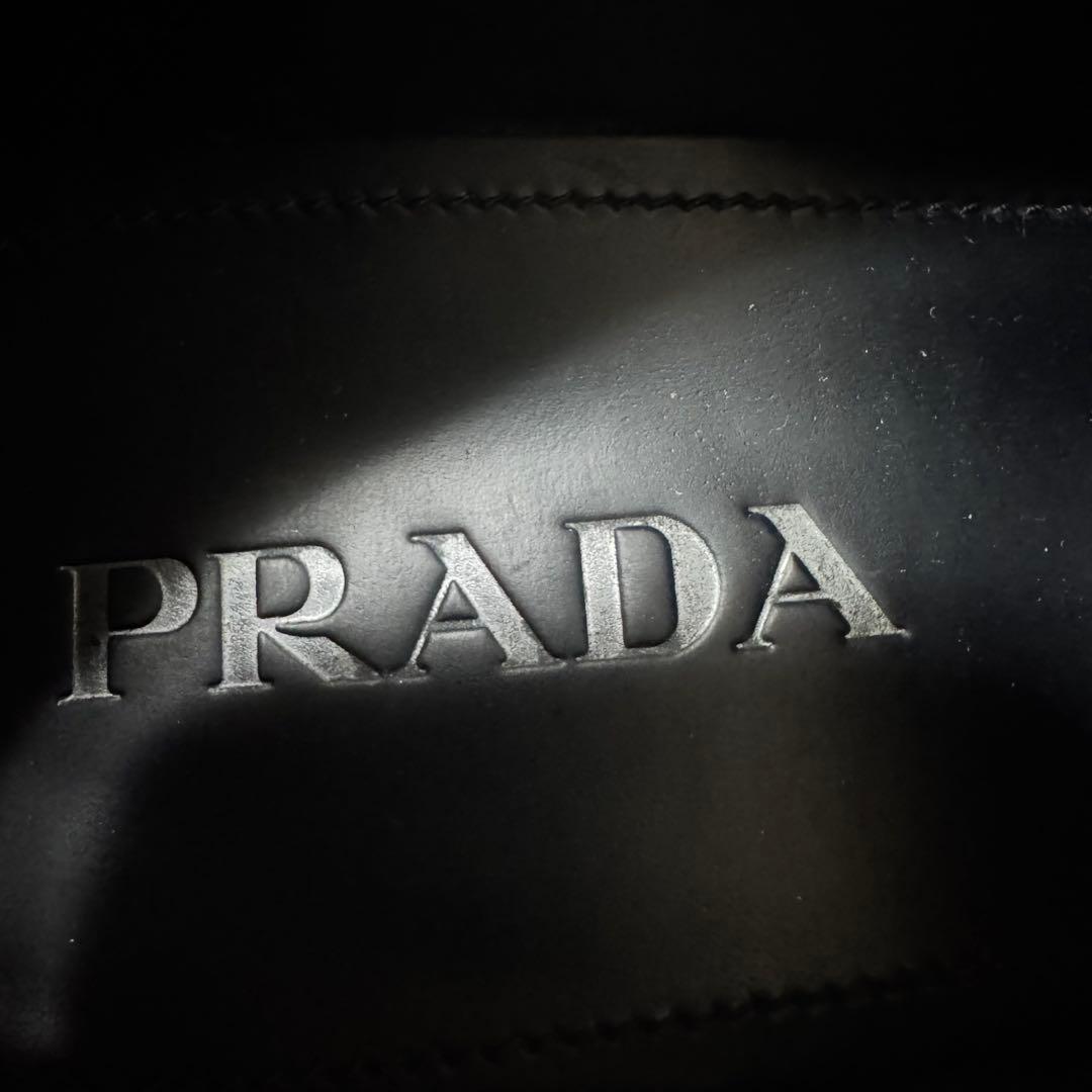 付属品完備！極美品 プラダ モノリス ブラッシュドレザーローファー 8.5