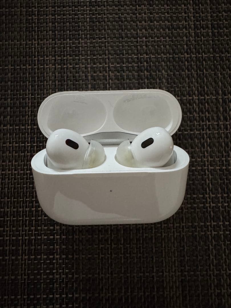 【美品 おまけつき】AirPods Pro 2(lightning端子)