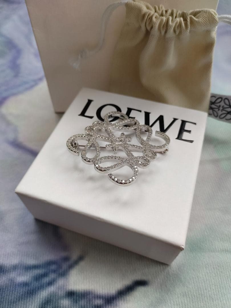 箱付き！ブローチ　◆=毎日発送=シルバー