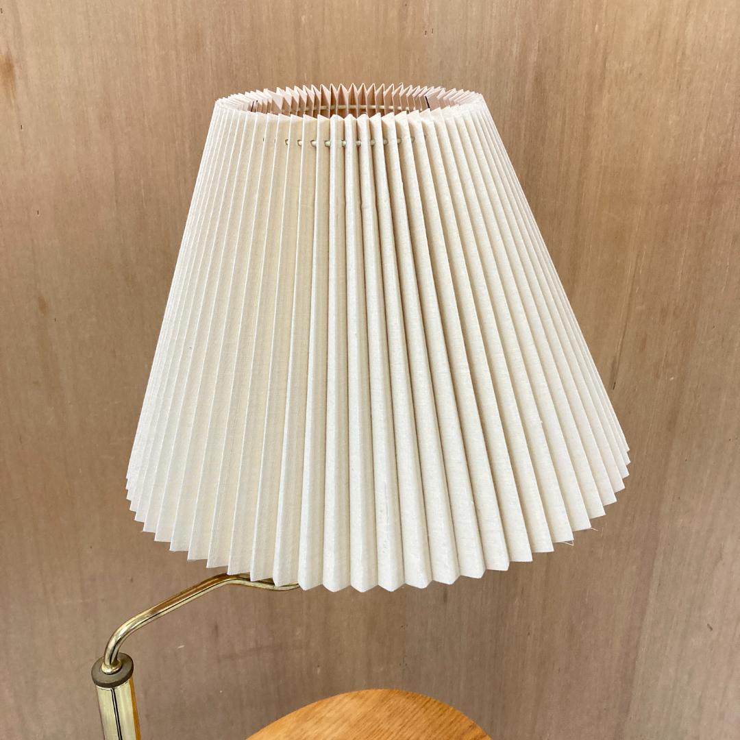 木製フロアスタンド　ベッドサイドフロアランプ　テーブル付ライト　間接照明レトロ