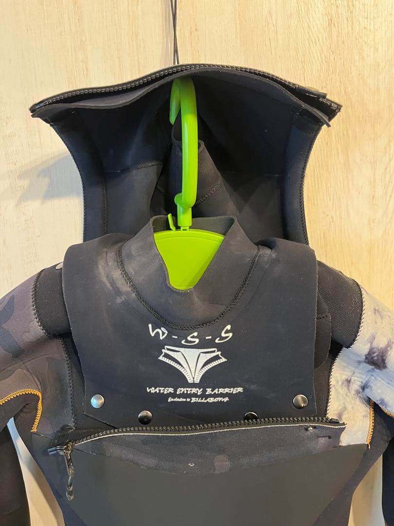 BILLABONG セミドライスーツ ブラック・迷彩