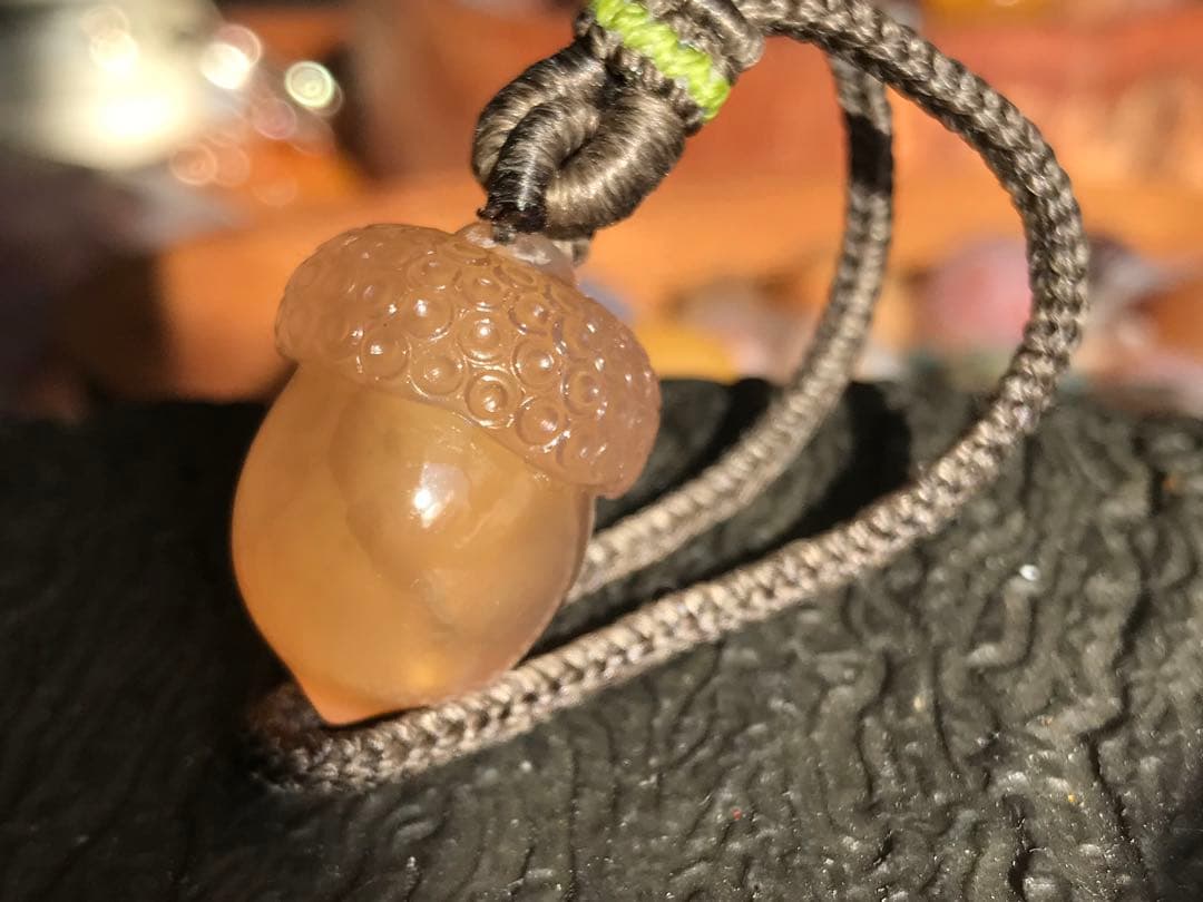 ゴビ石−1330 ゴビ瑪瑙　彫刻　『どんぐり』