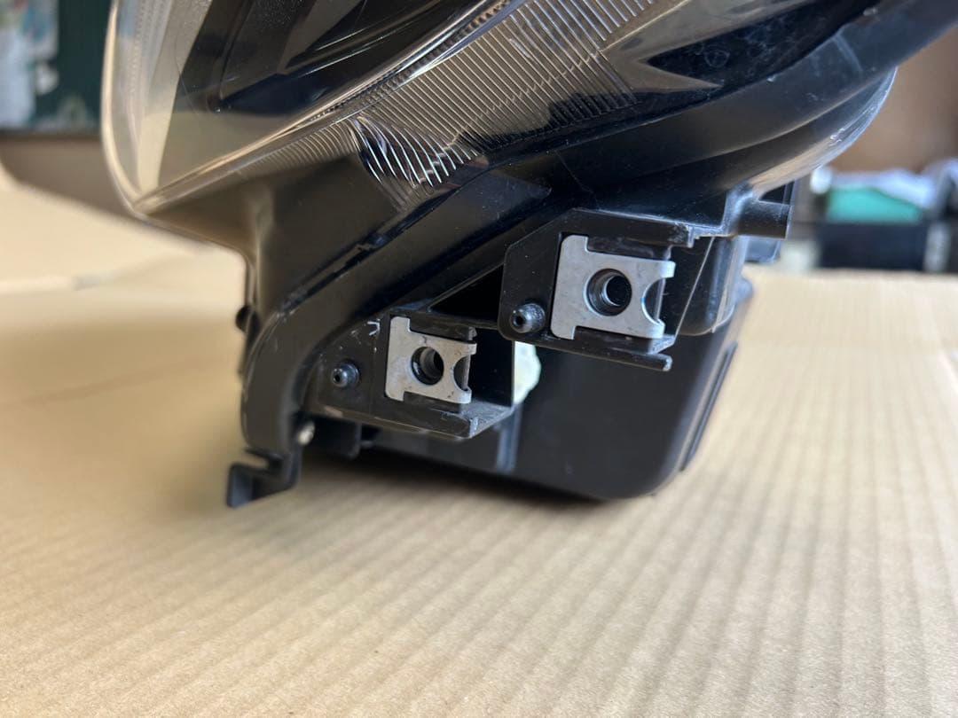 レヴォーグ　VN5 左ヘッドライト